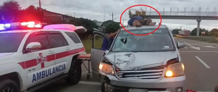 El herido estaba en el techo del vehículo que lo arrolló/Captura de NSA