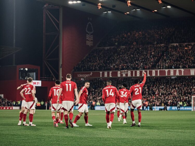 Liverpool vuelve a tropezar en la piedra del Nottingham Forest