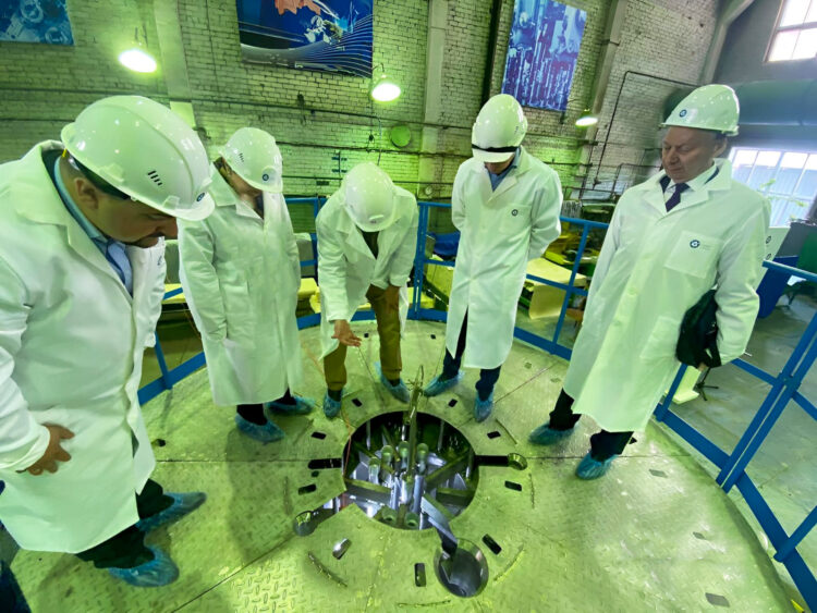 Rusia completa primer lote de combustible nuclear para reactor en Bolivia
