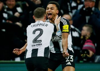 Newcastle a la final de Copa de la Liga tras eliminar al Arsenal