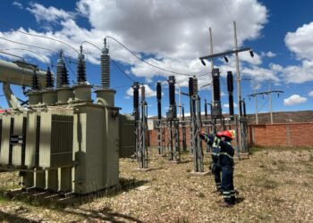 Arce inaugura nueva línea eléctrica en Oruro para garantizar suministro