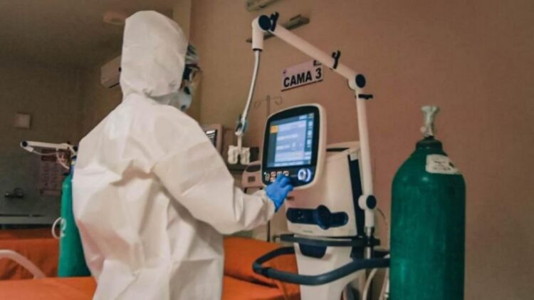 Debido al bloqueo de carreteras, los hospitales privados de Cochabamba se quedan sin oxígeno.
