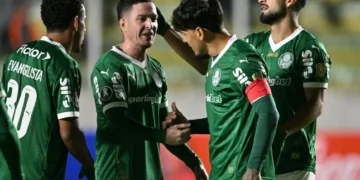 Palmeiras defiende la punta del Brasileirao contra Sao Paulo