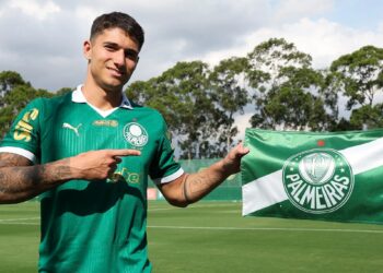 El Palmeiras contrata al volante uruguayo Emiliano Martínez