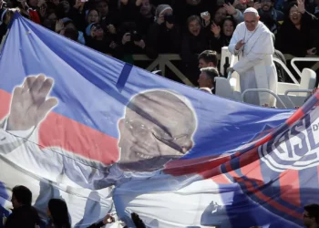 San Lorenzo rinde tributo al papa Francisco, su ilustre socio