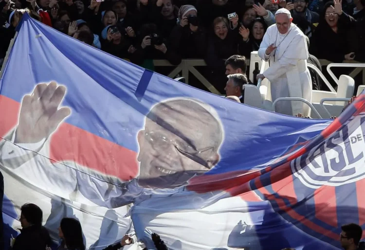 San Lorenzo rinde tributo al papa Francisco, su ilustre socio