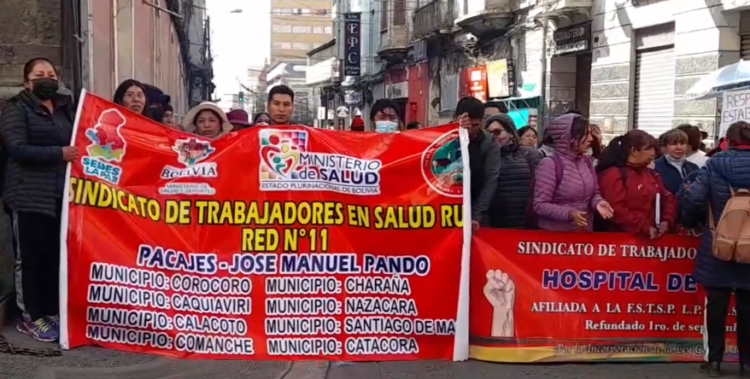Sector salud cumple tercer día de paro en La Paz por ‘despidos injustificados’