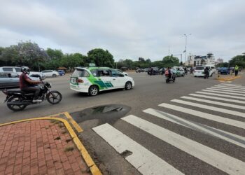 Santa Cruz amanece sin micros; transportistas piden incremento de las tarifas