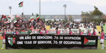Futbolistas de Palestino homenajean en Chile a víctimas palestinas de la guerra en Gaza