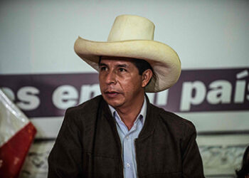 Hospitalizan a expresidente Castillo por huelga de hambre en Perú