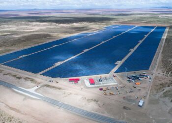 Planta solar fotovoltaica de Uyuni estará operativa en abril, anuncia ENDE