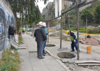 Construyen 20 hidropozos en Av. del Poeta contra sifonamientos 