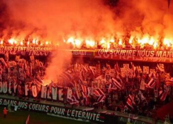 Cierre parcial de un grada del PSG por cánticos homófobos