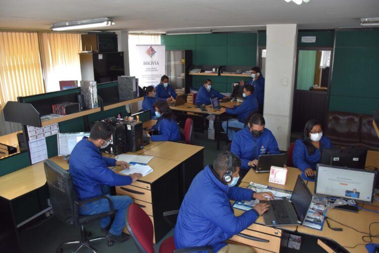 Educación lanza ofertas educativas para bolivianos que radican en el exterior.