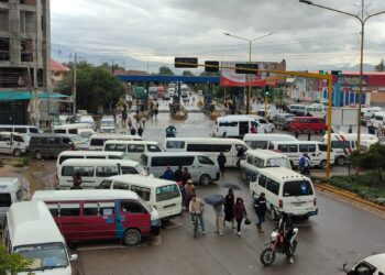 Bloqueos en Quillacollo paralizan terminales de buses en Cochabamba y La Paz