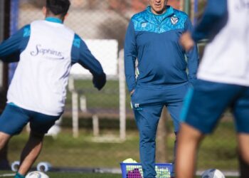Puntero Vélez visita a San Lorenzo y Racing recibe a Boca en la Liga Argentina