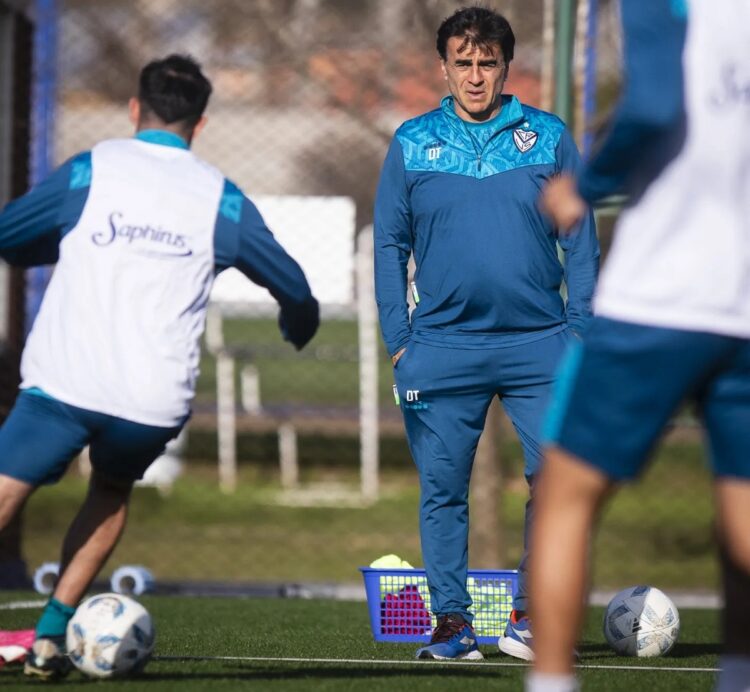 Puntero Vélez visita a San Lorenzo y Racing recibe a Boca en la Liga Argentina