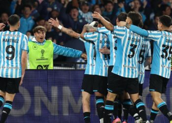 Racing golea a Paranaense y esta en semis de la Sudamericana por primera vez