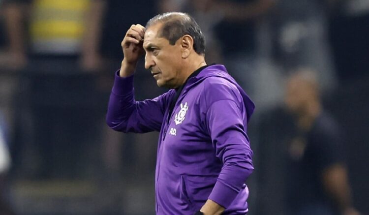 El Corinthians de Depay despide al DT argentino Ramón Díaz