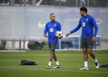 Flick confirma que Raphinha y Araujo «no jugarán» el Barça-Osasuna