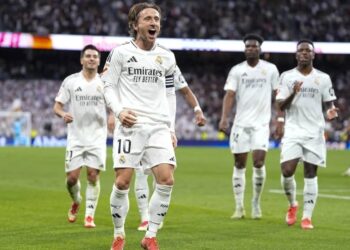 Real Madrid gana al Girona y no deja que el Barça se escape