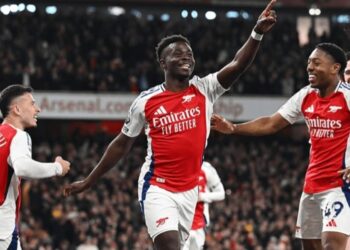 El Arsenal gana en el regreso goleador de Saka pero pierde a Magalhães
