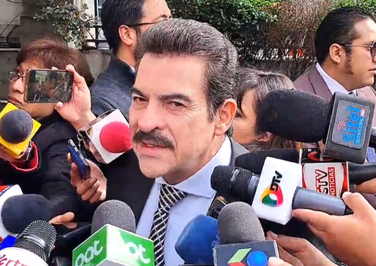 Reyes Villa dice que ‘no existe ningún bloque opositor’