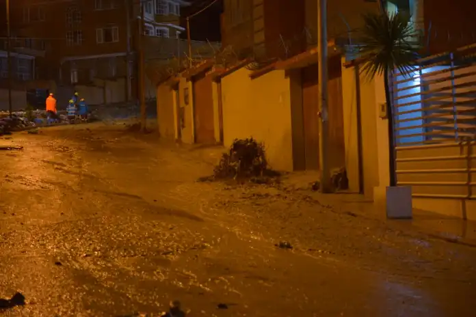 Tras intensa lluvia la Alcaldía emite alerta por desborde de ríos.