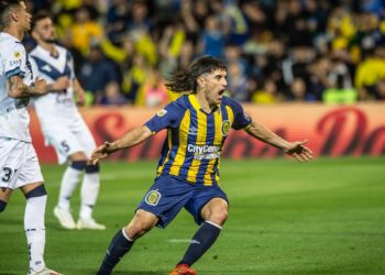 Rosario Central frena con una goleada al puntero Vélez en la Liga argentina