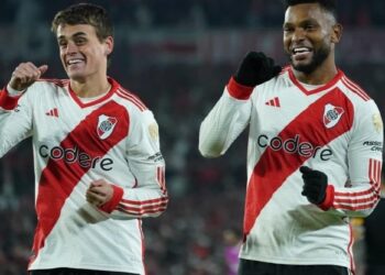 Colombiano Borja salva a River de una dura derrota en el torneo argentino