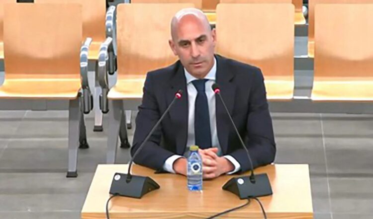 Luis Rubiales afirma estar ‘totalmente seguro’ de que Hermoso consintió el beso