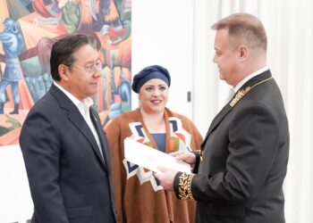 Arce recibe credenciales del nuevo embajador de Rusia