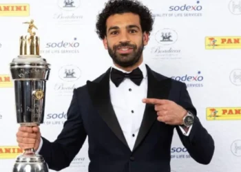 Salah y Russo, jugadores de la temporada en el fútbol inglés