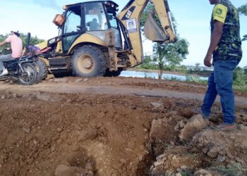 Habilitan tránsito vehicular en carretera Santa Cruz-Trinidad tras inundaciones