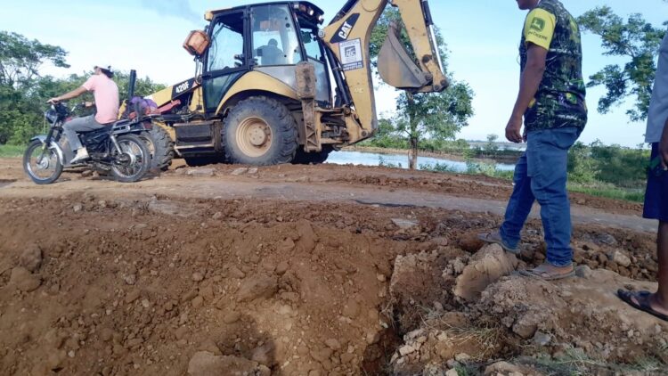 Habilitan tránsito vehicular en carretera Santa Cruz-Trinidad tras inundaciones