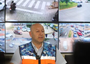 Alcaldía presenta estudio de costos para el incremento de pasajes en Santa Cruz