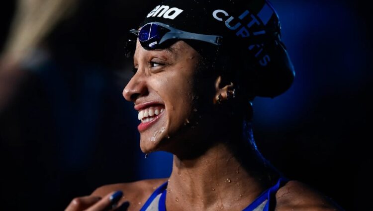 La sensación Sara Curtis borra el récord de Italia de Pellegrini en 100 m libres
