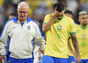 La Seleção termina el año sembrada en un mar de dudas