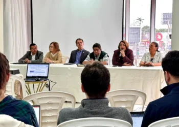 Senasag realiza un simulacro contra una plaga de langostas