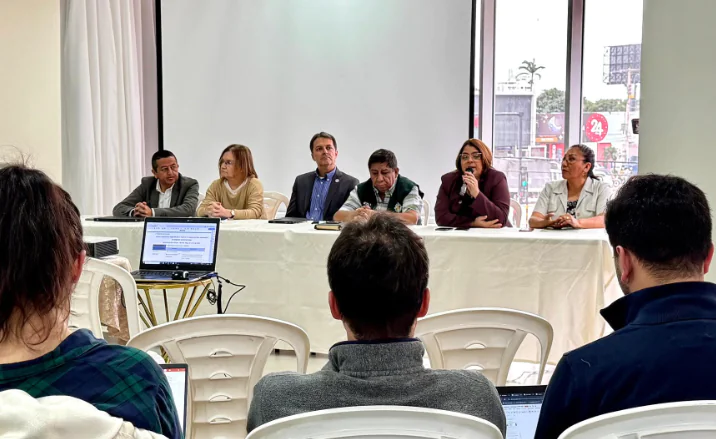 Senasag realiza un simulacro contra una plaga de langostas
