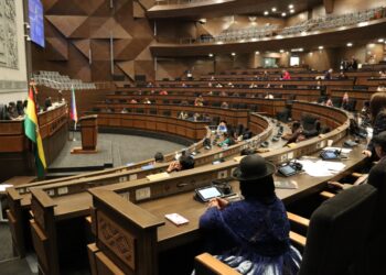 Diputados aplaza sin fecha sesión que debía aprobar crédito para desastres naturales