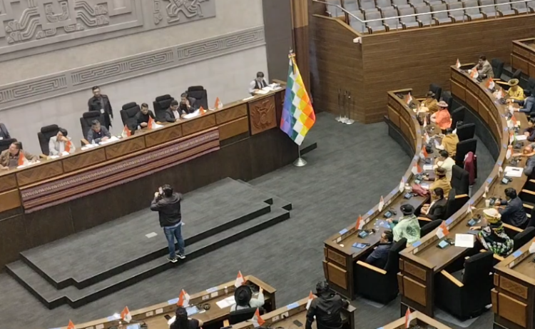 Sesión de Asamblea Legislativa rechaza la reconsideración del crédito de $us 100 millones