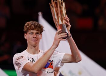 Sinner vence en dos sets a Djokovic en final del Masters 1000 de Shanghái