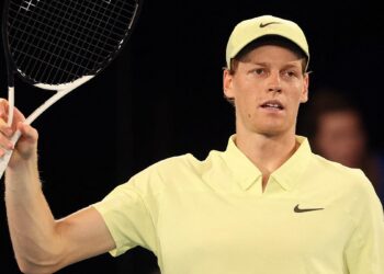 Sinner suma una 17ª victoria consecutiva para meterse en octavos en Australia