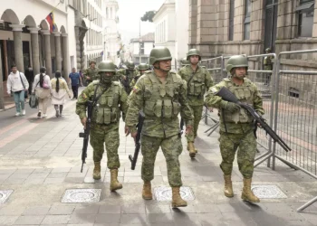 Ecuador despliega 1.500 militares contra la guerrilla colombiana