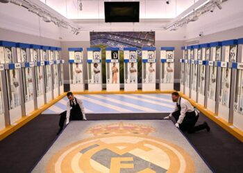 Las taquillas de las estrellas del Real Madrid en el Bernabéu a subasta en Londres