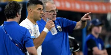 Luis Suárez critica a Bielsa por su trato como DT de Uruguay