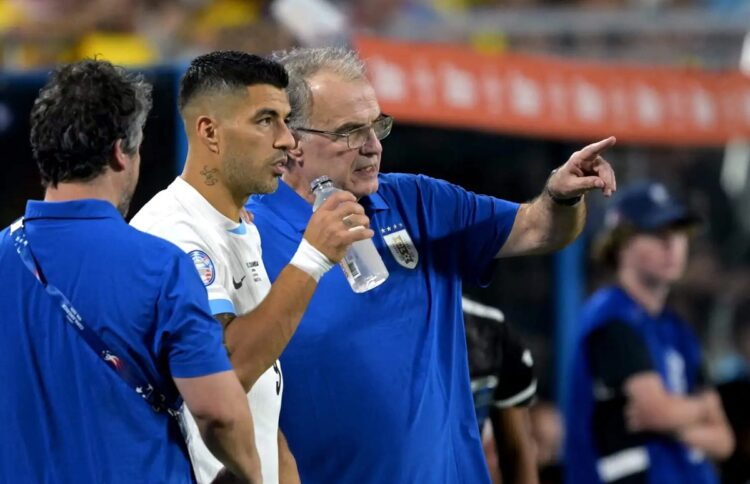 Luis Suárez critica a Bielsa por su trato como DT de Uruguay