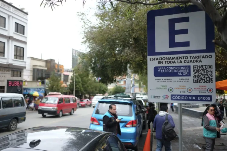 La Paz implementa estacionamiento tarifado con app móvil