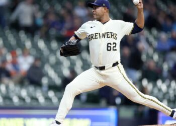Colombiano Quintana guía triunfo de Cerveceros sobre Tigres